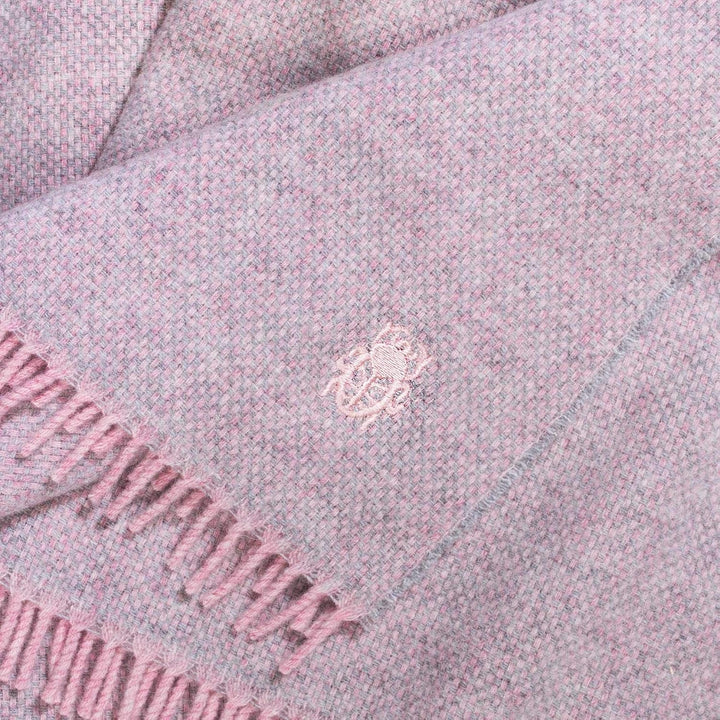 Pătură Must Relax - Pătură din lână - Plaid de înaltă calitate din lână nouă pură cu franjuri - 130X190 Cm - 310 Rose - De la "Zoeppritz since 1828" Paturi si Cuverturi 'zoeppritz since 1828'