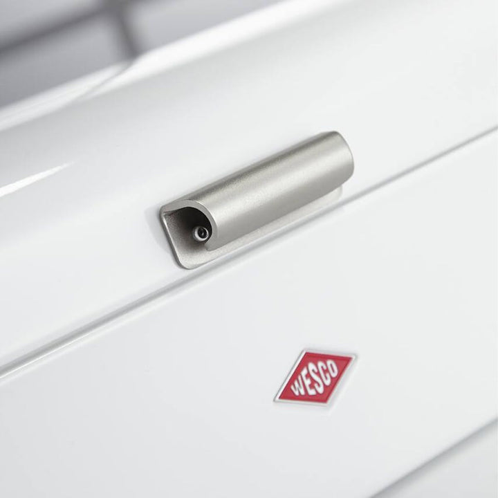 Coș de pâine Wesco Grandy în culoarea negru mat, tablă de oțel acoperită cu pulbere, găuri de ventilație și mâner robust Cutii depozitare alimente Naty Shop