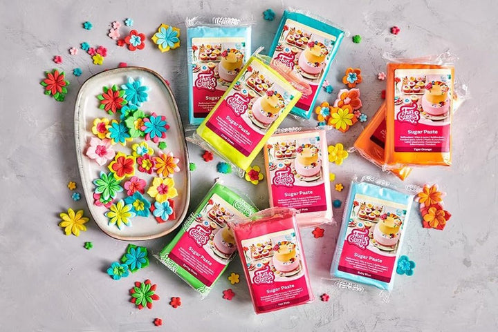 FunCakes Fondant rulat verde pădure: Ușor de utilizat, neted, flexibil, moale și pliabil, perfect pentru decorarea torturilor, halal, kosher și fără gluten, 250 g Pasta de zahar Naty Shop